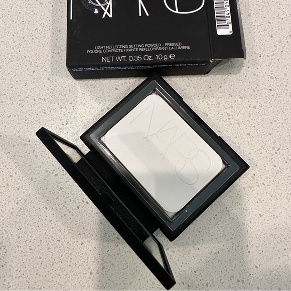 NEW Nars Full Size 10g Light Reflecting Setting Powder in Crystal 5894 - Picture 2 of 6